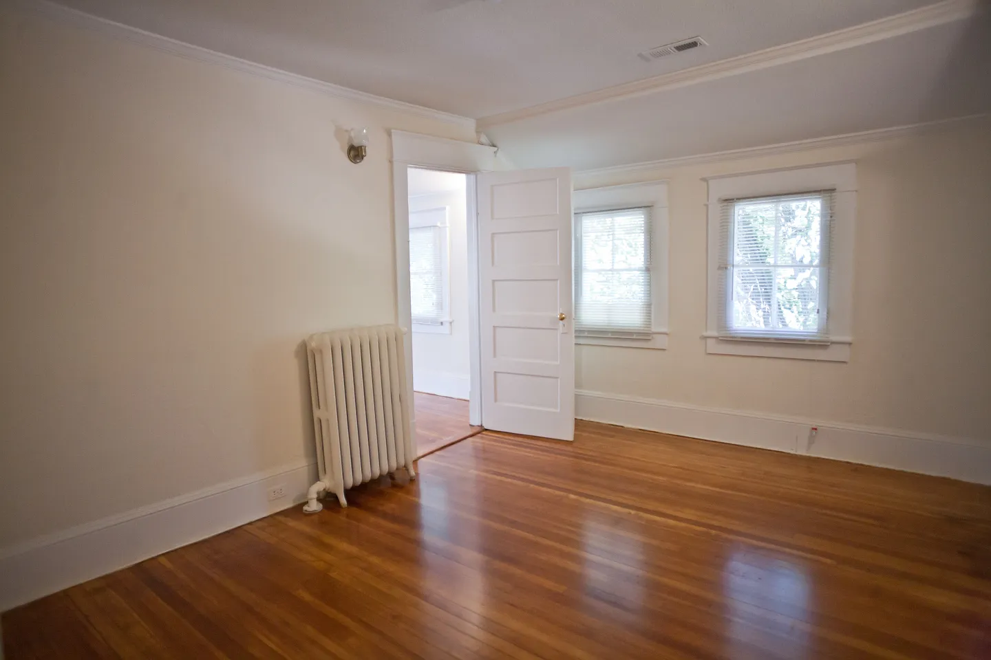 Gorgeous 3br cottage apartment on North St. — Photo 3