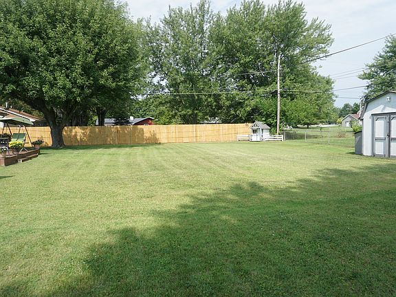 3rd image of 1320 Lynnhurst Dr