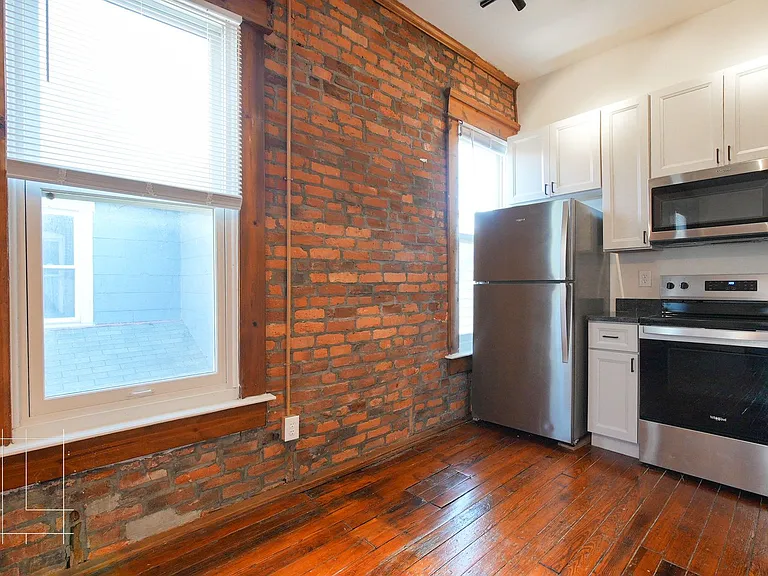 880 Hamlet St. — Photo 9