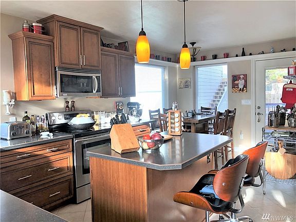 5th image of 368 S Butter Clam St SW