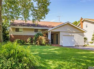 33 Soundview Dr, Port Washington, NY 11050