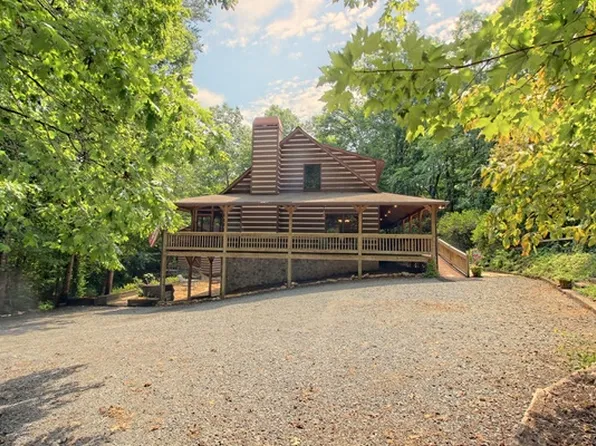 212 Sawmill Cir, Blue Ridge, GA 30513