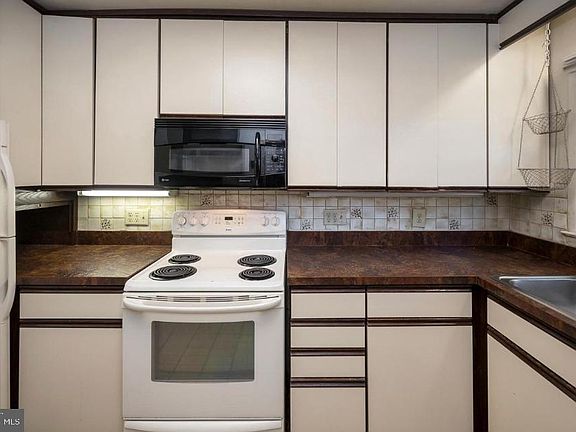 5th image of 6507 Byron Ave