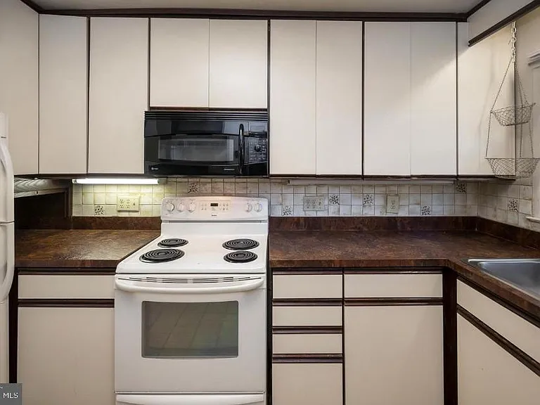 6507 Byron Ave — Photo 4