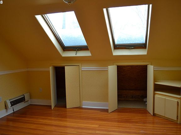 5th image of 303 S Holmes St