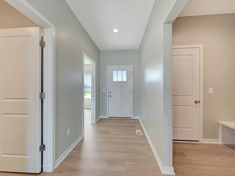 8926 S 42nd St — Photo 15