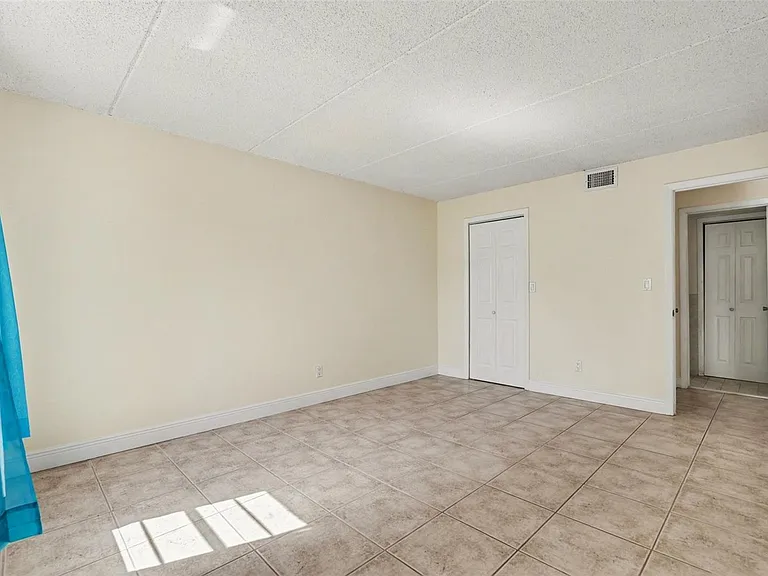 2845 Somerset Park Dr #101 — Photo 12