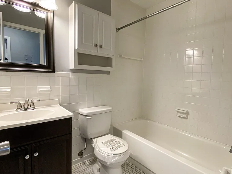 Eastlake Terrace 2 Bedroom Bathroom