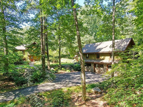 2nd image of 25 Rock Ridge Rd