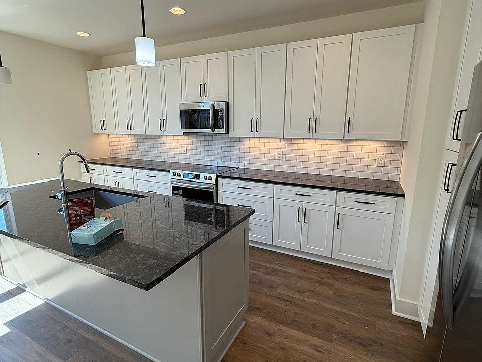 3133 Long Blvd #201