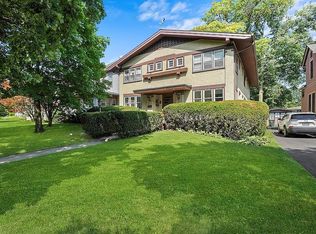 153 Barrypoint Rd, Riverside, IL 60546