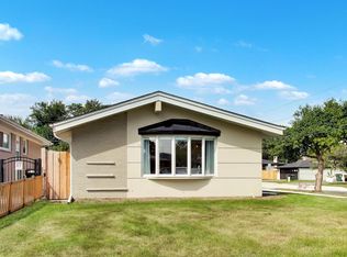 3 W White Oak St, Arlington Heights, IL 60005