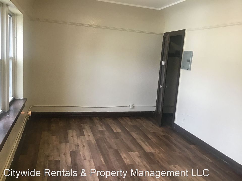 2nd image of 1324 W Vliet St #3