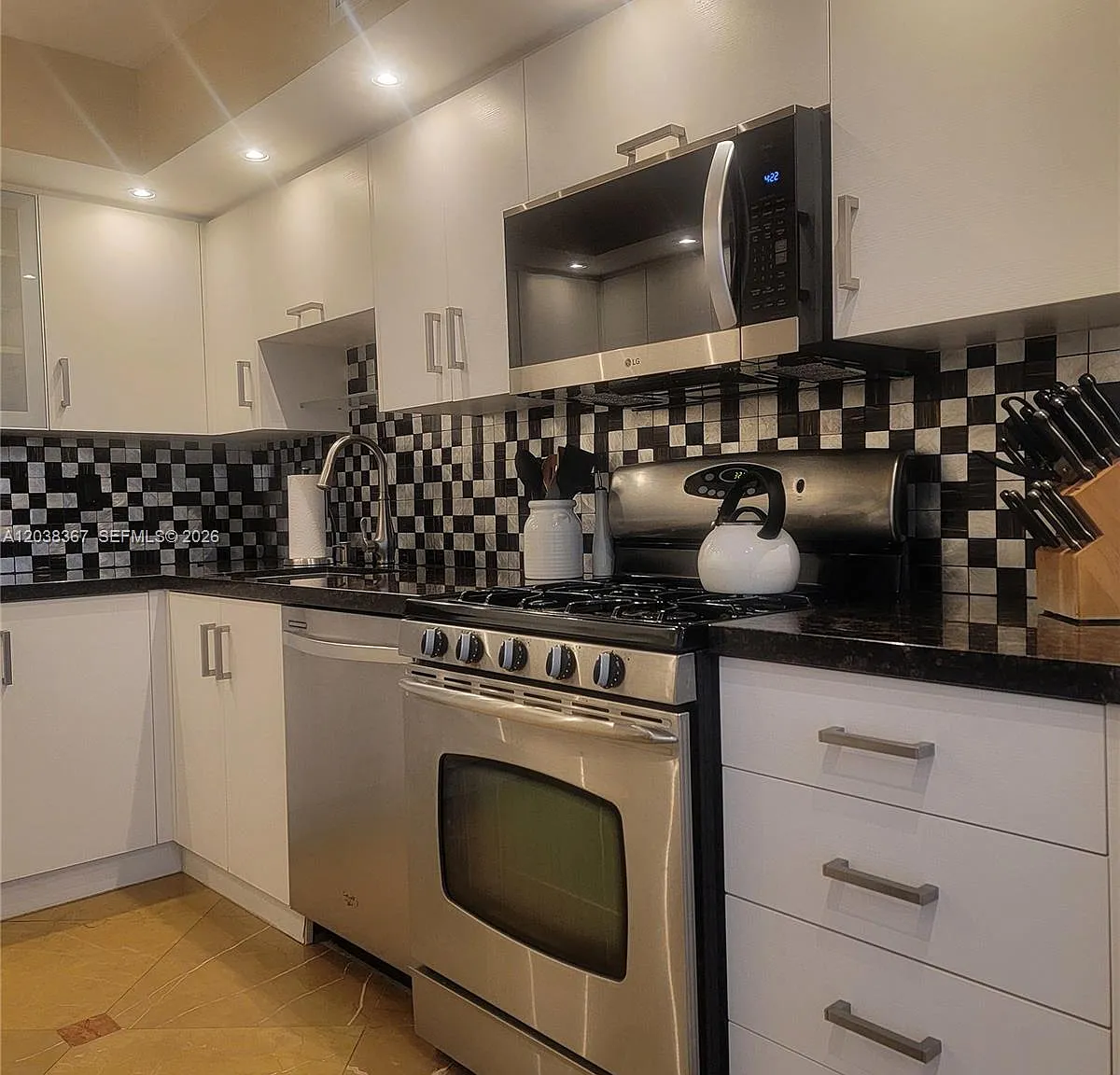 Parker Plaza Condo Estate — Photo 4