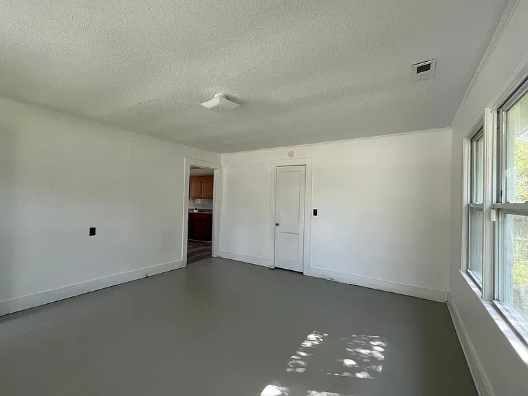 206 Richlands Ave — Photo 3