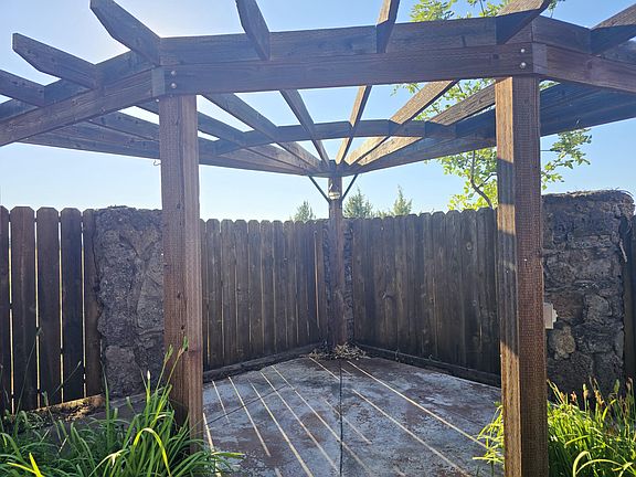5th image of 6915 Frontier Dr