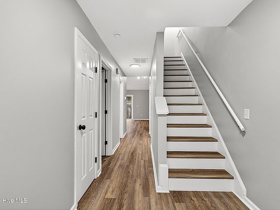 4th image of 103 Lincoln Place Circle