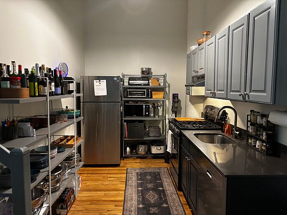 3rd image of 204 Huntington St APT 1M