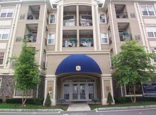 6105 Harcourt Rd #522, Clifton, NJ 07013