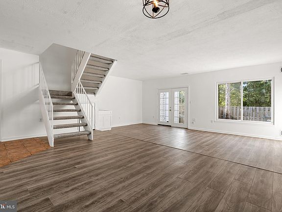 5th image of 10996 Hiram Ct