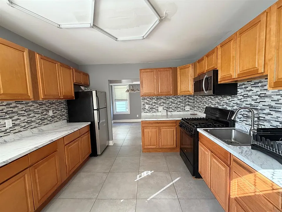 46 Frank St #2