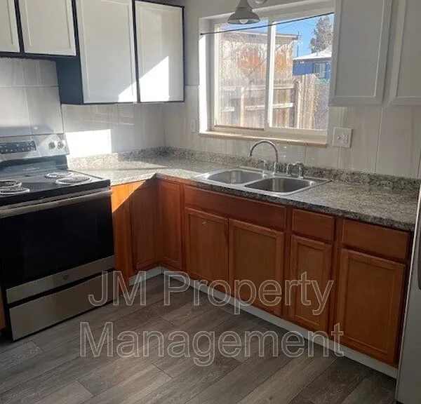 3138 W Dakota Ave — Photo 1