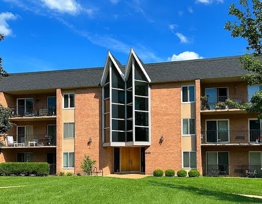 1056 N Mill St APT 306, Naperville, IL 60563