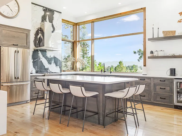 Kitchen/Island Area