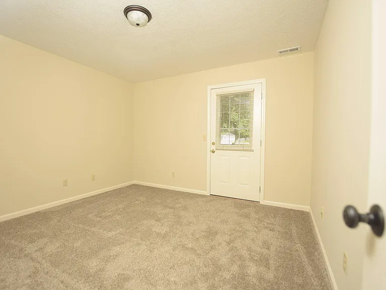 67 Forest Hill Dr — Photo 5