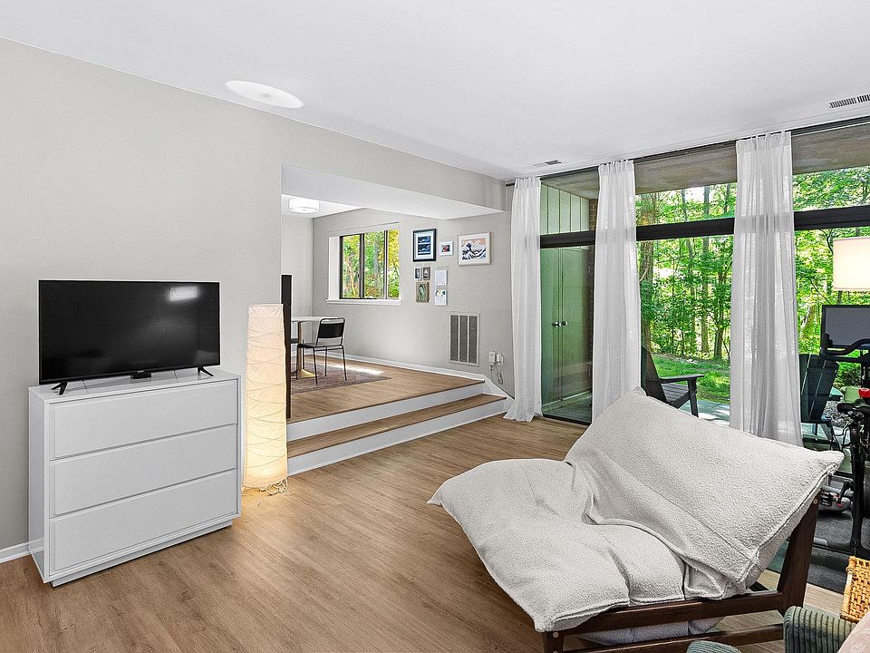 1st image of 1668 Parkcrest Cir APT 100