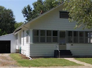 616 S Poplar St, Ottawa, KS 66067
