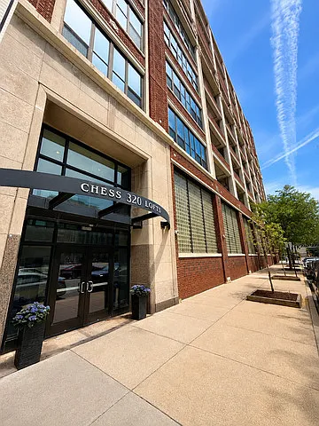 320 E 21st St #716