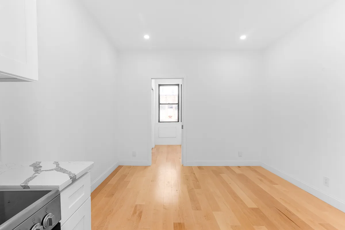 Building Photo - 324 E 84th St #1A