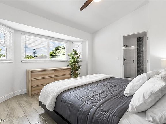 4th image of 628 SE 9th Pl