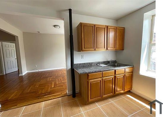 5th image of 23 Harvard St #1