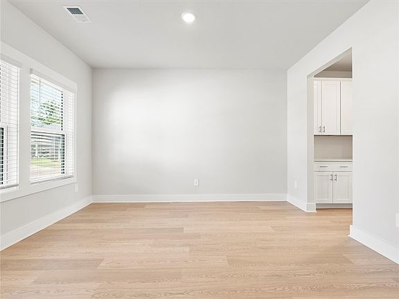 4th image of 109 Veracruz Ct