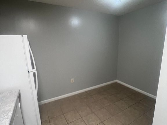 5th image of 120 Michael Ave APT A