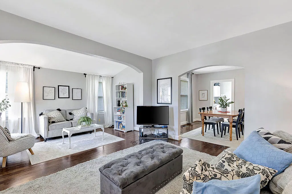 2 bed, 1037 sqft, $1,825 — Photo 3
