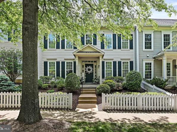 20337 Charter Oak Dr, Ashburn, VA 20147