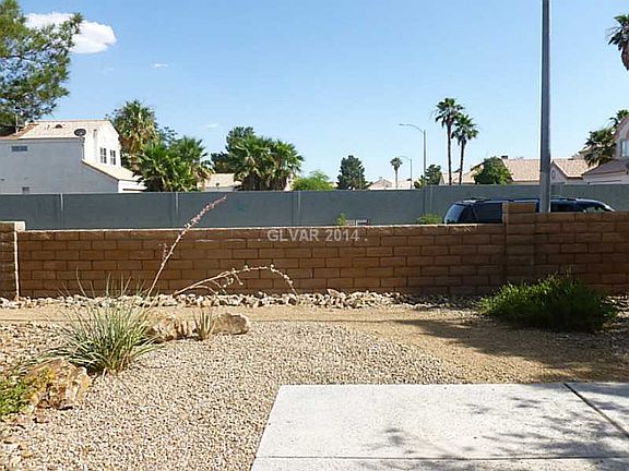 5th image of 1600 N Torrey Pines Dr Unit 104
