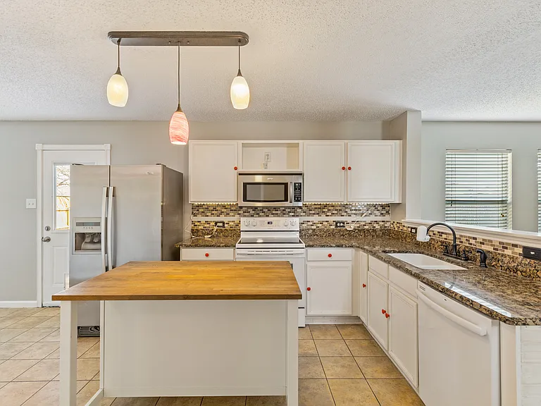 4717 Waterford Dr — Photo 3