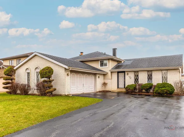 1124 N Anvil Ct, Addison, IL 60101