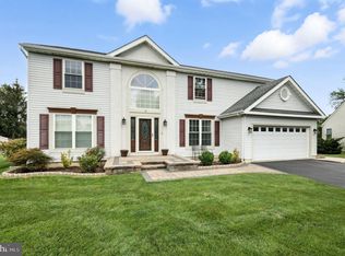 15 Brook Dr, Burlington, NJ 08016