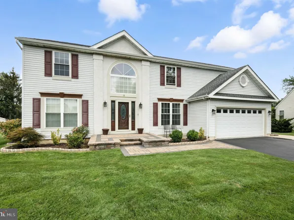 15 Brook Dr, Burlington, NJ 08016