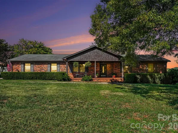 117 Oak Hill Ln, Statesville, NC 28625