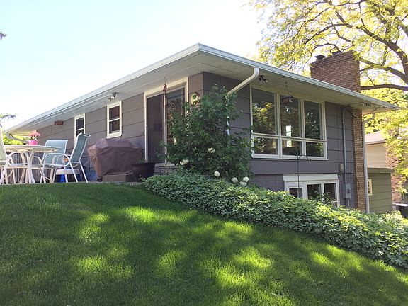2nd image of 2233 Rosewood Ln S