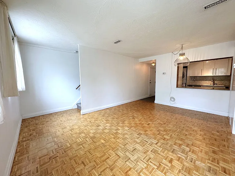 1175 Queen St E #B — Photo 10