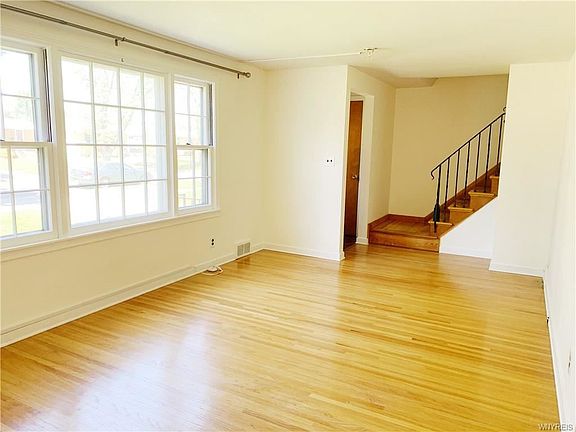 3rd image of 185 Athens Blvd