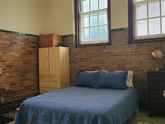 5th image of 1020 Union Blvd #110
