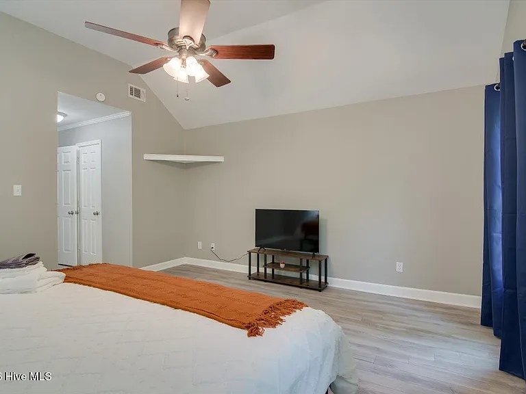 705 Beacon Hill Ln — Photo 10
